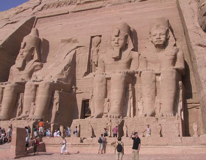 4 Kolossal-Statuen von Ramses II
